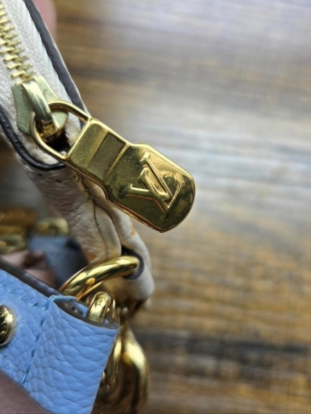 Louis Vuitton Empreinte Giant Monogram Limited Edition "By The Pool" Trio Pouch - Picture 3 of 9